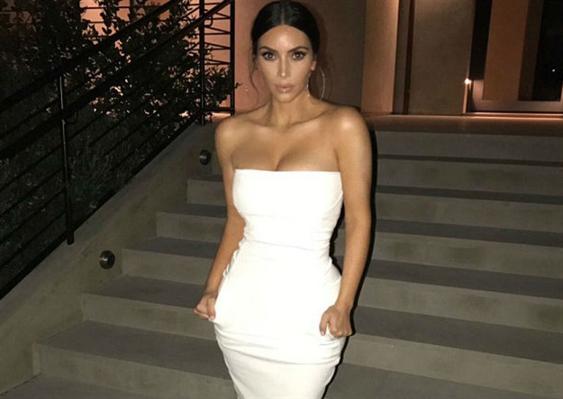Gala večer: Kim Kardashian iznenadila pristojnom haljinom
