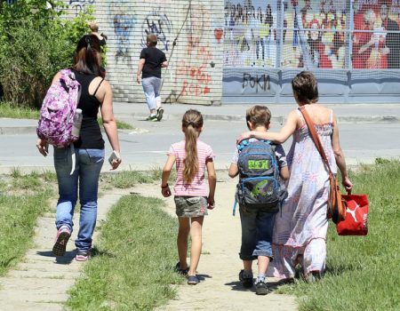 “Rodimo genijalce, pa od njih pravimo debile”