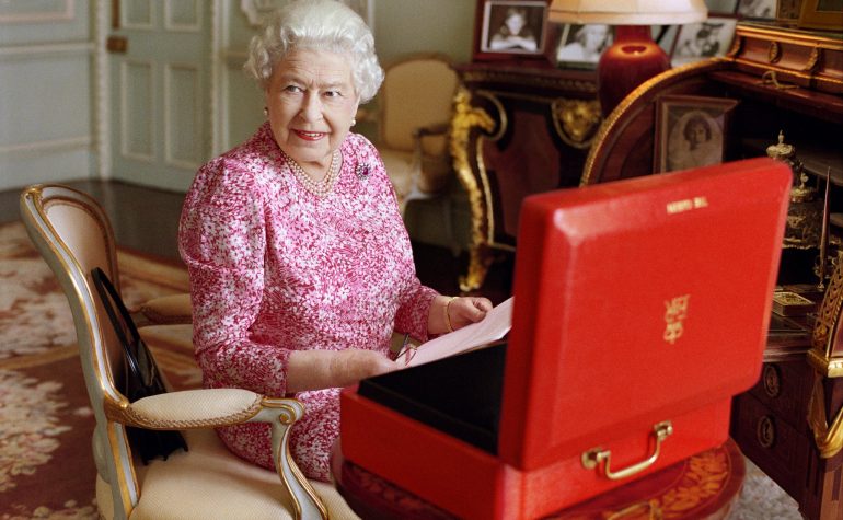 Kraljica otkazala poslušnost snabdjevaču grudnjacima nakon 50 godina saradnje