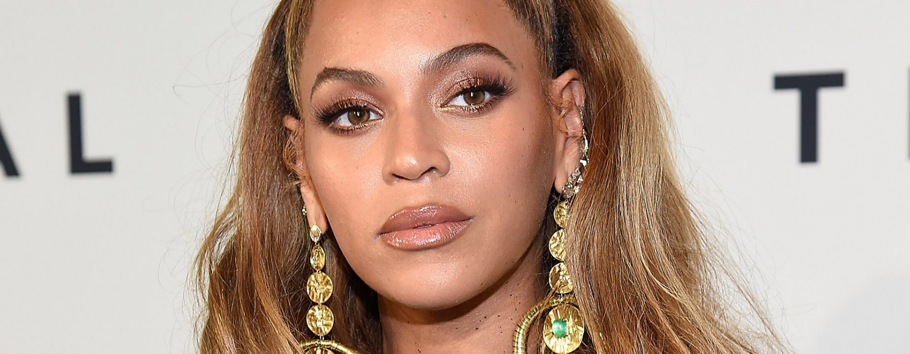 ODLIČNO SE SNAŠLA Beyonce na koncertu skoro pala niz stepenice