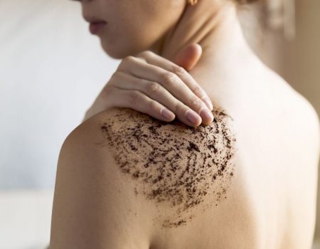 Domaći super-piling protiv celulita: Kafa, so i kokosovo ulje…