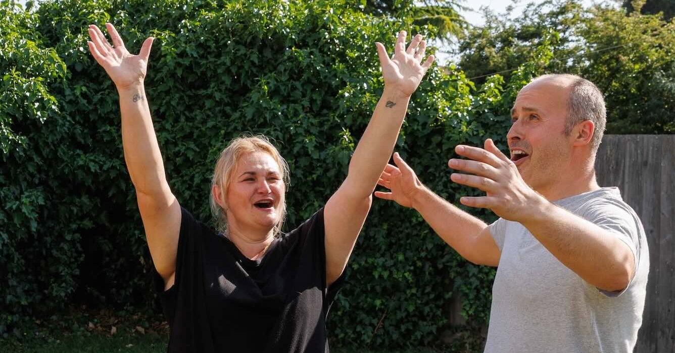 Žena osvaja milion i odmah daruje komšije za porodično putovanje
