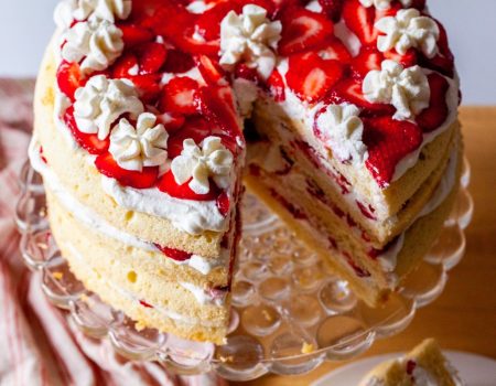 Savršeni ljetni desert: Chiffon torta sa jagodama