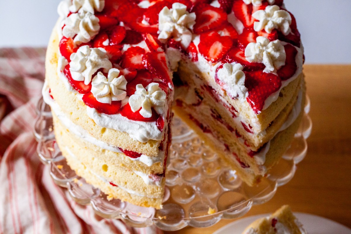 Savršeni ljetni desert: Chiffon torta sa jagodama
