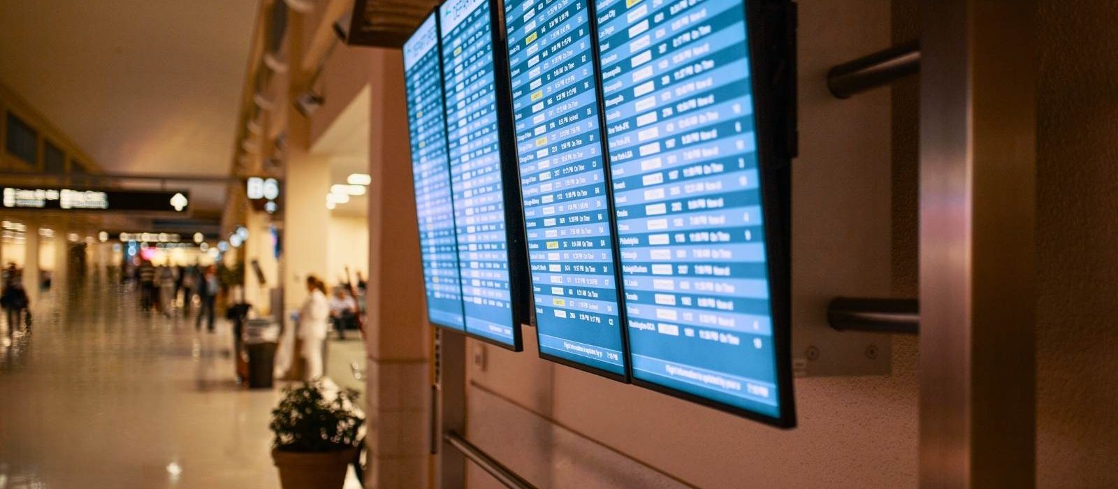 Zamki pri kupovini avionskih karata koje vam mogu povećati troškove u 2026.