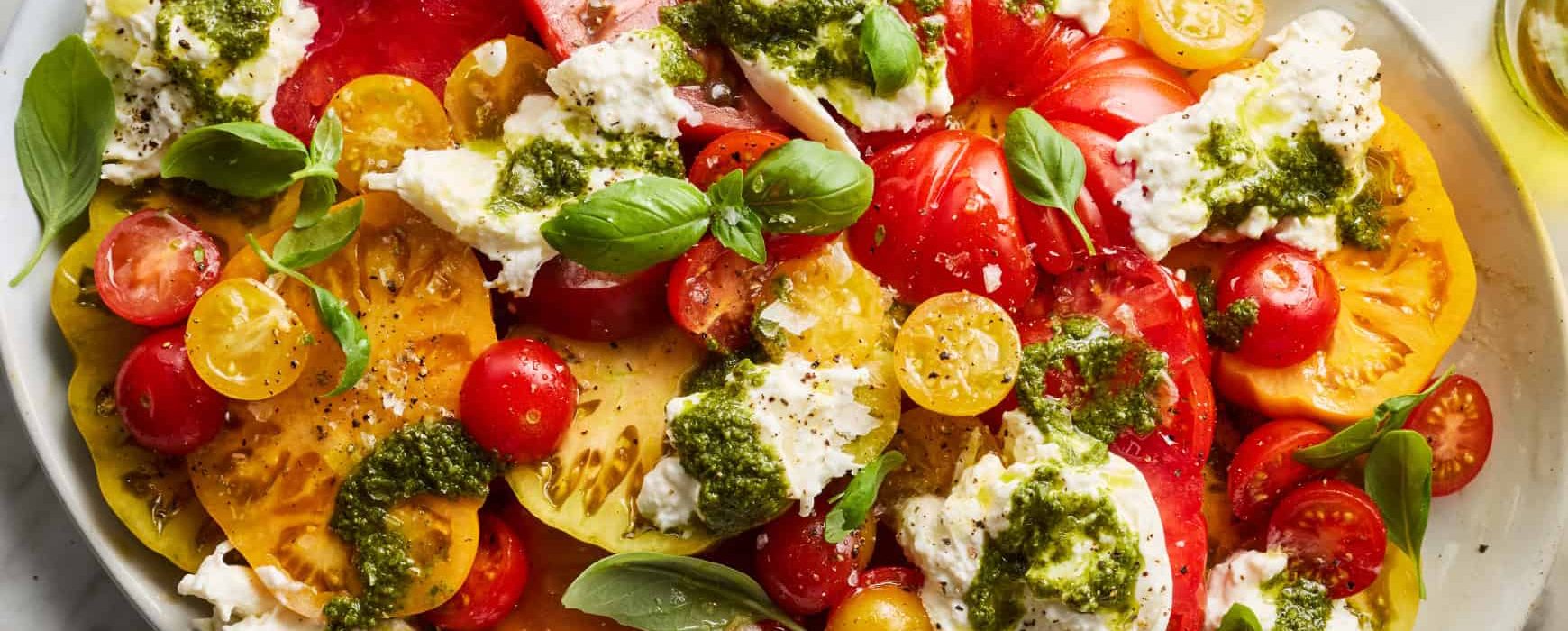 Osvježavajuća ljetna salata s burratom i pestom