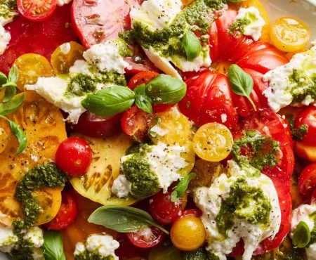 Osvježavajuća ljetna salata s burratom i pestom