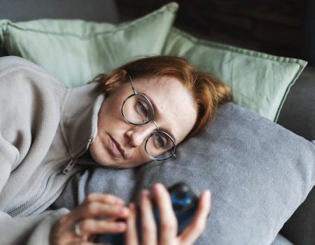 Kako poslati poruku prijateljici koja se bori, prema savjetima terapeuta