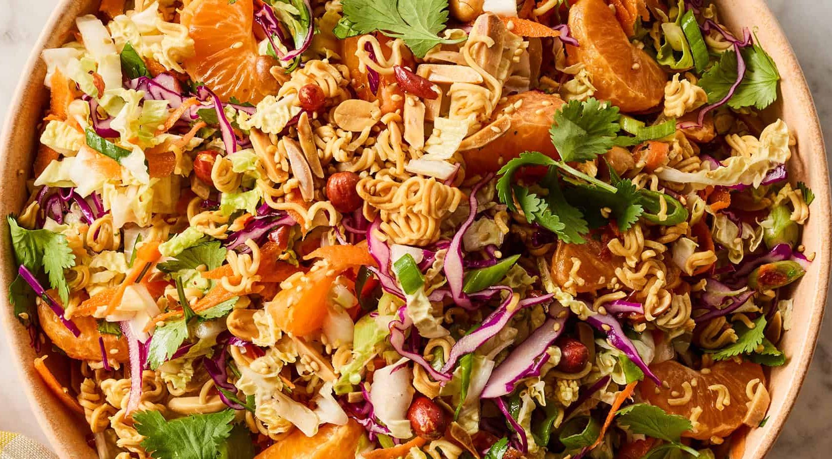 Osvježavajuća salata s ramen rezancima za ljetne dane