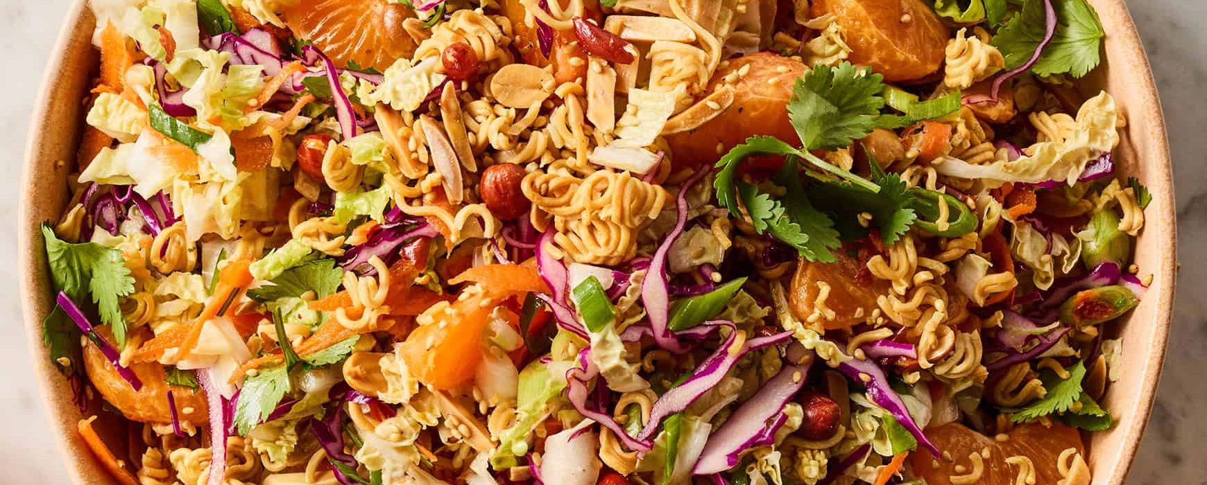 Osvježavajuća salata s ramen rezancima za ljetne dane