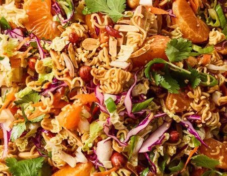 Osvježavajuća salata s ramen rezancima za ljetne dane