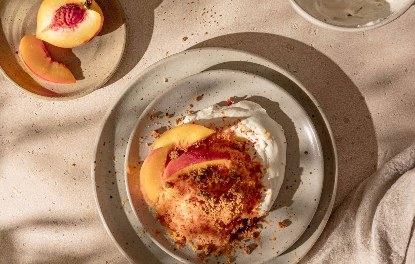 Osvježavajući desert od smrznutih breskvi i kreme