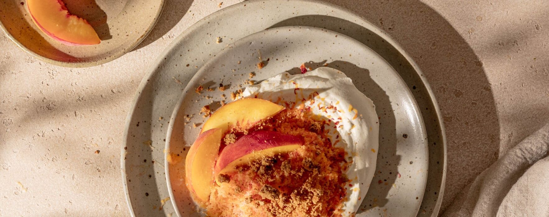 Osvježavajući desert od smrznutih breskvi i kreme