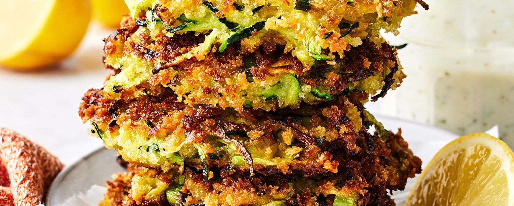 Hrskavi tikvica fritters za lagani ljetni obrok
