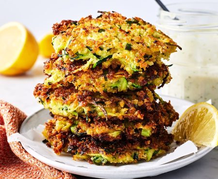 Hrskavi tikvica fritters za lagani ljetni obrok