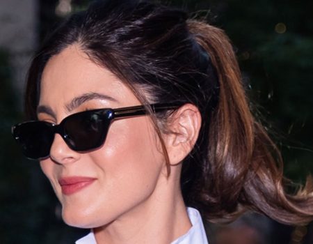 Modni hit jeseni: tuxedo košulja uz crne pantalone kao izbor Monice Barbaro