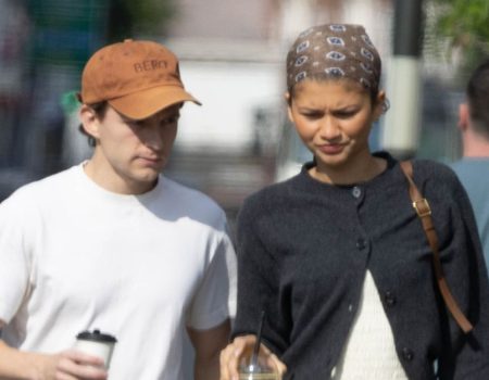 Kako nositi bijelu haljinu uz Tabi baletanke kao Zendaya