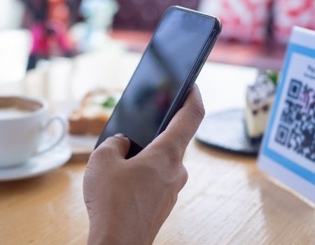 Ne skenirajte QR kodove bez provjere: Upozorenje na novu prevaru za putnike